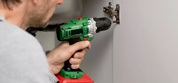 Commercial Door Hinge Repair Montreal