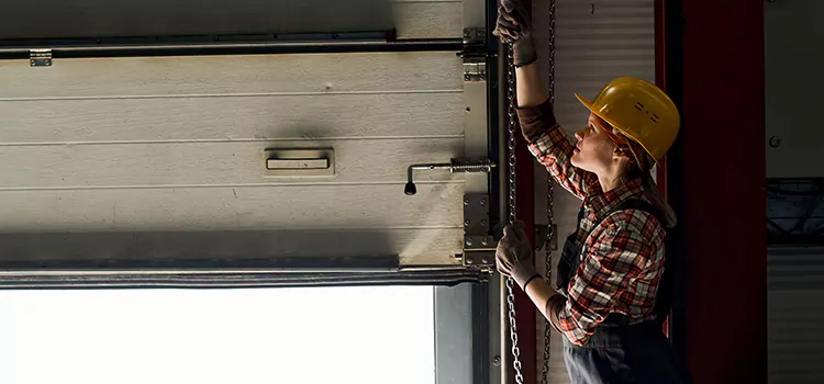 Addressing Common Garage Door Stoppage Issues in Montreal, QC